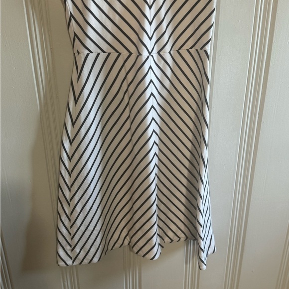 Banana Republic Black and White Striped Dress - Size 6 - Picture 3 of 7